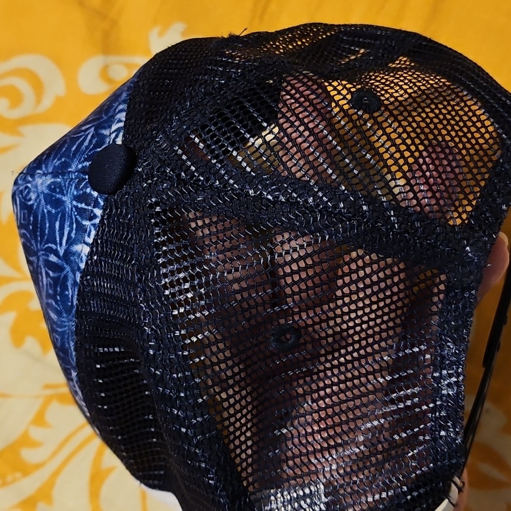 Geometric Patterned Trucker Hat - Picture 6 of 7